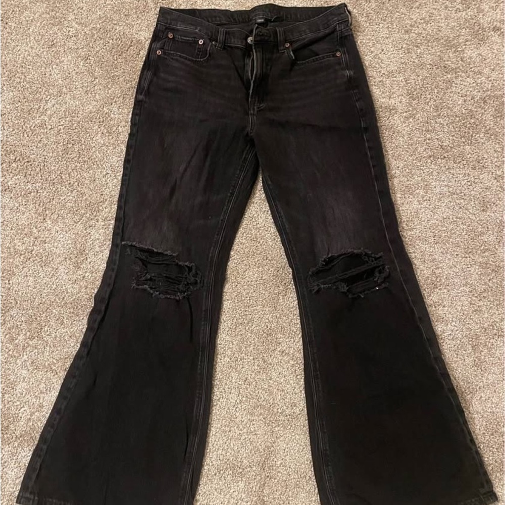 *Donating 5/30* AE Strigid Ripped Low-Rise Baggy Flare Jeans